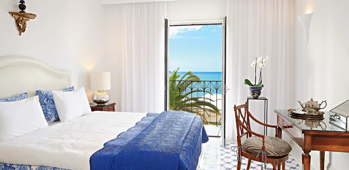 2-4-bedroom-villa-seafront-sea-view-luxury-accommodation-in-crete